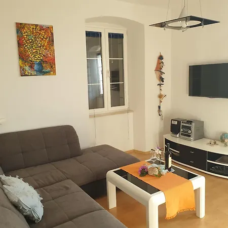 - Riva Centrum Apartment Supetar